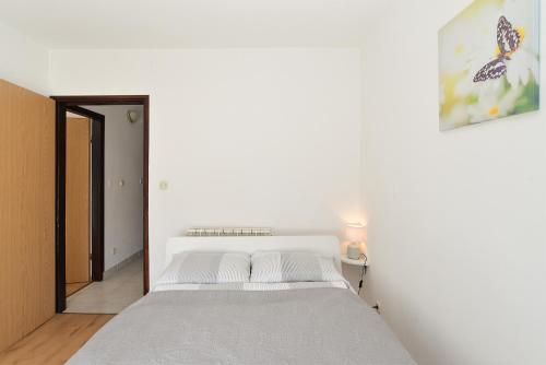 Postel nebo postele na pokoji v ubytování Apartments Drago 589