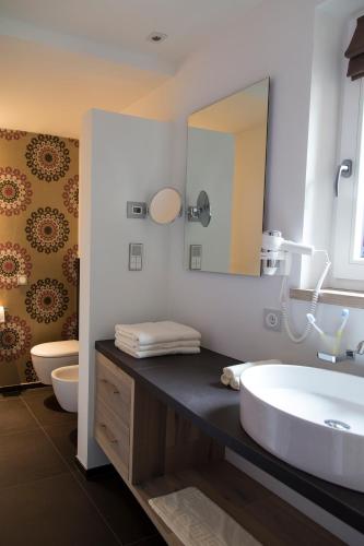 a bathroom with a sink and a mirror at Mountainlodge Luxalpine in San Vigilio Di Marebbe