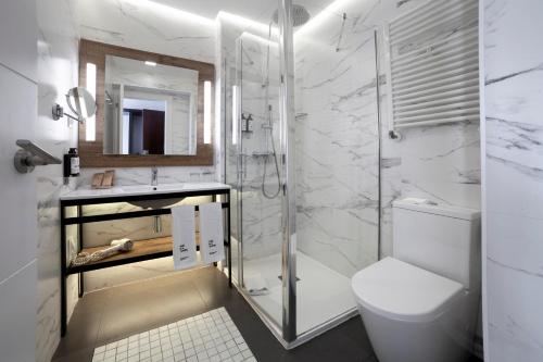 Petit Palace Arana Bilbao Image