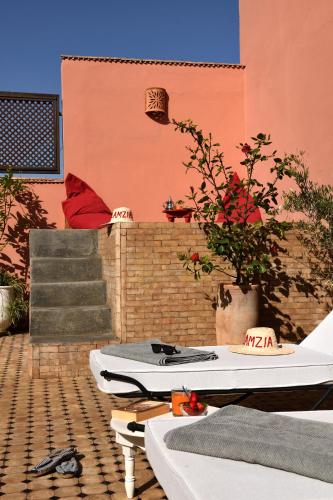 Riad Lamziaにあるバルコニーまたはテラス