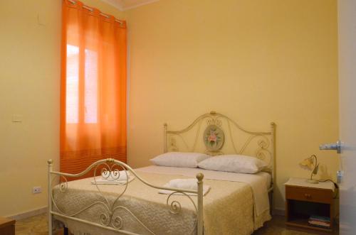 A bed or beds in a room at MY SWEET HOME - SIRACUSA