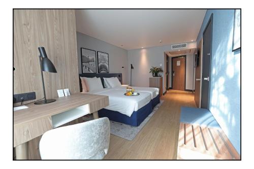 Ένα ή περισσότερα κρεβάτια σε δωμάτιο στο Radisson Hotel Nice Airport
