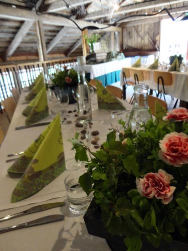 Restoran atau tempat lain untuk makan di Varjola Holiday Center