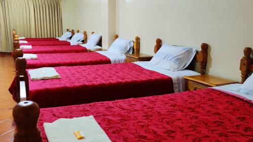 Postel nebo postele na pokoji v ubytování Lhotse Hostel B&B