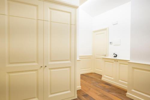 a room with white closet doors and a table at Luxury B&B La Riserva Dannunziana in Pescara