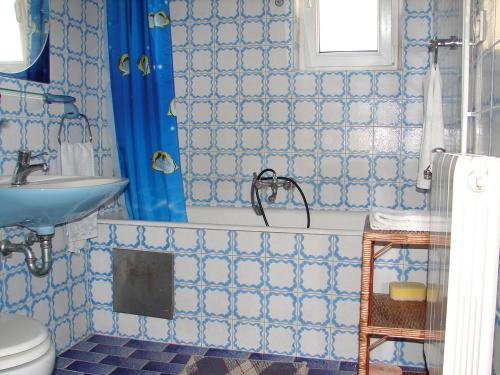 ห้องน้ำของ Apartments Milka - 100m from sea