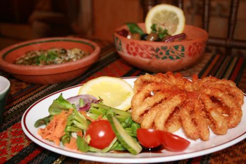 ホテルの敷地内または近くでの食事または食べ物