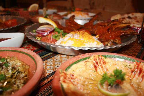 ホテルの敷地内または近くでの食事または食べ物