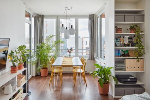 Prague Days - One-bedroom Apartment with Balcony and Garage Parking near the Vltava River in Holešovice