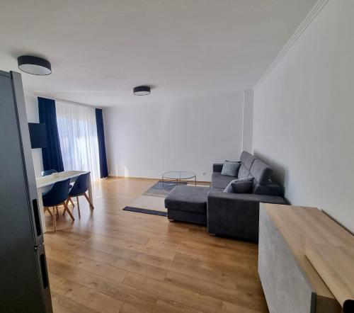 a living room with a couch and a table at Lily Central Apartment with free parking in Târgu-Mureş