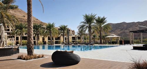 ONE Elegant Apartment in Muscat Bay 02