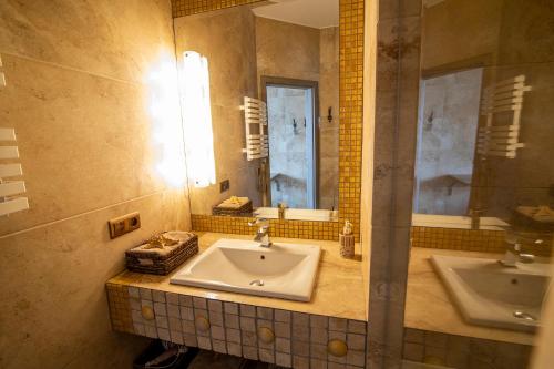 a bathroom with a sink and a mirror at Apartamenty Gdynia City Center in Gdynia