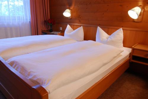 Postel nebo postele na pokoji v ubytování Zillertal Apartments