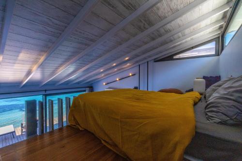 Postel nebo postele na pokoji v ubytování Love Beach Villa