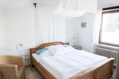 En eller flere senge i et værelse på Haus Isabel