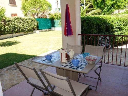 Balkoni atau teres di Charmant appartement à Saint-Cyr-sur-Mer avec jardin privé
