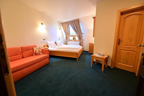 Postel nebo postele na pokoji v ubytování Natura Family Resort