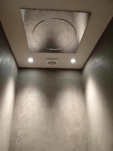 a ceiling with a speaker in a room at B&B Les Tilleuls in Vielsalm