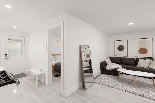 Newly Renovated and Tastefully Furnished 1 BD- 1Bath Suite