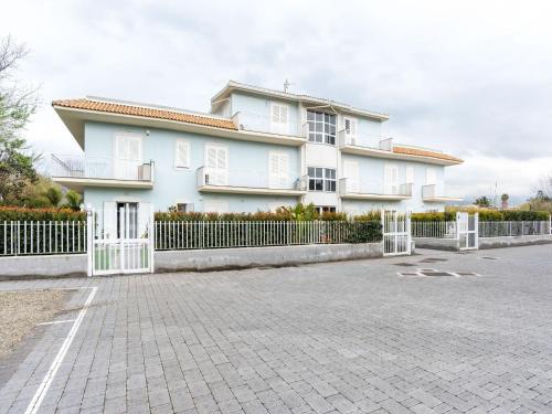 Delightful Apartment in Fondachello with Private Garden