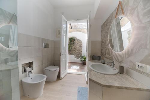 Un baño de Cozy guest house Downtown
