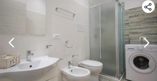 A bathroom at Appartamento solare