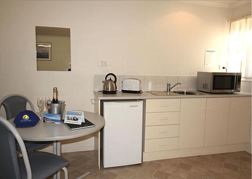 Η κουζίνα ή μικρή κουζίνα στο Kangaroo Island Coastal Villas