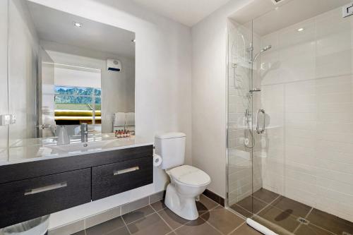 a bathroom with a toilet and a sink and a shower at Tahuna Views in Queenstown