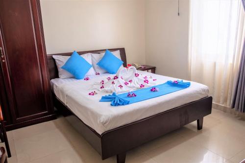 Ένα ή περισσότερα κρεβάτια σε δωμάτιο στο Phong Lan 2 Hotel
