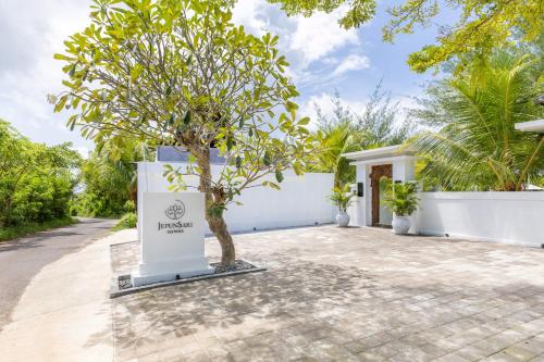 a tree in the courtyard of a house at Jepun Sari Uluwatu in Uluwatu