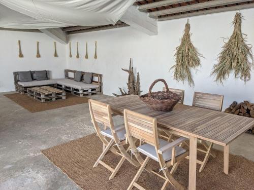 a dining room with a wooden table and chairs at Pátio Sant'Ana - 2 bedrooms villa w/ exterior area in Sesimbra