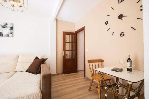 COSY 3 BED APT 200m FROM BEACH WiFi