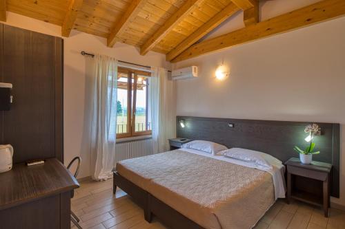 A bed or beds in a room at Villa Camporosso