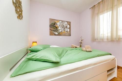 Posteľ alebo postele v izbe v ubytovaní GOLDEN HOPE 4+1 APARTMENT KRK
