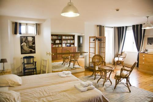 a bedroom with two beds and a table and chairs at Domaine de Pallanne in Tillac