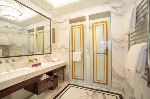 Bagno di Wyndham Grand Tongren Downtown Hotel