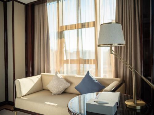 Area soggiorno di Wyndham Grand Tongren Downtown Hotel