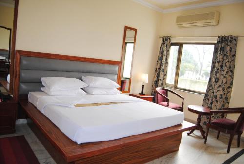 Ένα ή περισσότερα κρεβάτια σε δωμάτιο στο THE ROYAL RESIDENCY
