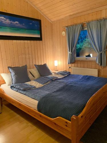 Postel nebo postele na pokoji v ubytování Gepflegtes-Ferienhaus-am-Dankernsee-Haren-Emsland