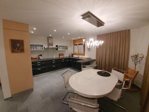 Wohnung Valos Figiにあるキッチンまたは簡易キッチン