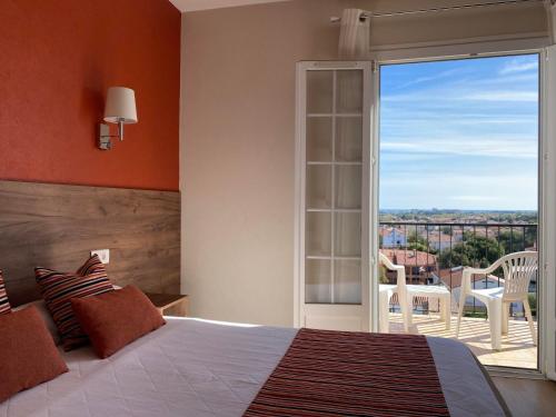 Postel nebo postele na pokoji v ubytování Hôtel Le Belvedere