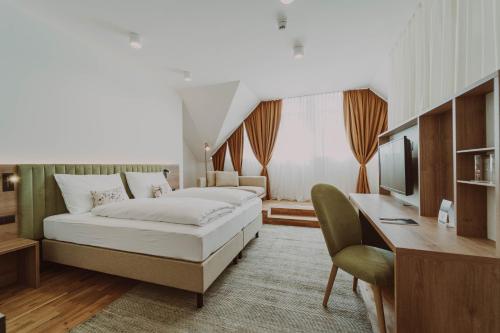 Ένα ή περισσότερα κρεβάτια σε δωμάτιο στο Burghotel Schlaining