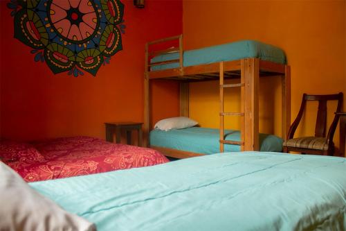 Poschodová posteľ alebo postele v izbe v ubytovaní Hostal Café Tiana
