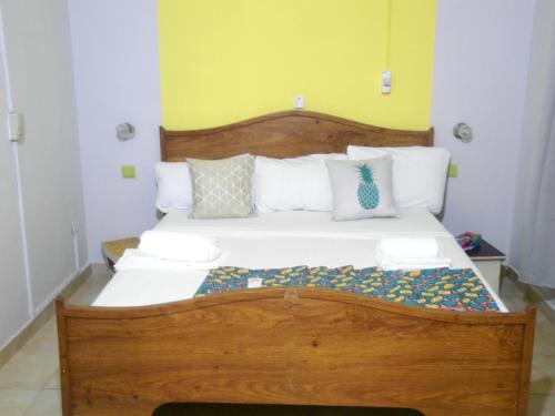 En eller flere senge i et værelse på Appartement d'une chambre a Grand Popo a 10 m de la plage avec piscine partagee jardin clos et wifi