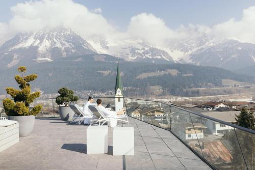 Ein allgemeiner Bergblick oder ein Berglick von des Hotels aus