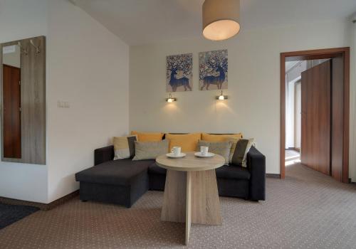 Beżowy i Nowoczesny Apartament Sun Seasons 24 w Szklarskiej Porębie by Noclegi Renters