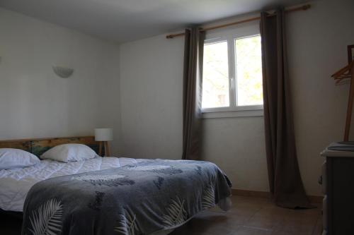 Ένα ή περισσότερα κρεβάτια σε δωμάτιο στο Appartement au calme à Hendaye