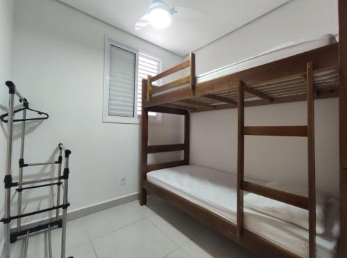 เตียงสองชั้นในห้องที่ Resort Palmeiras 2 Ubatuba