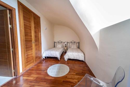 Postel nebo postele na pokoji v ubytování La Casa de San Justo - Living Toledo