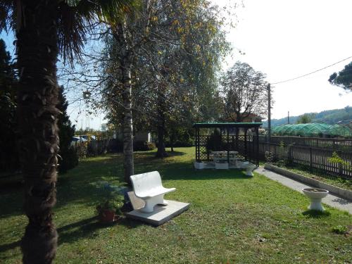 Jardín al aire libre en Amo' le Langhe